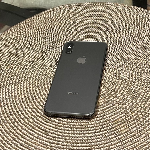 - iPhone XS 64 GB AT&T color black - Picture 2 of 7